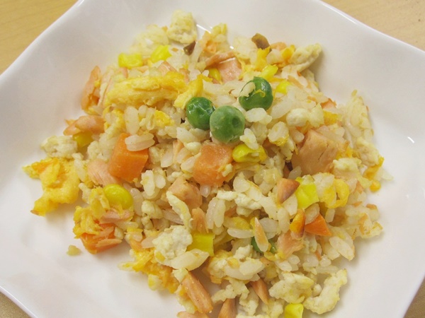鮭と鶏そぼろチャーハン
